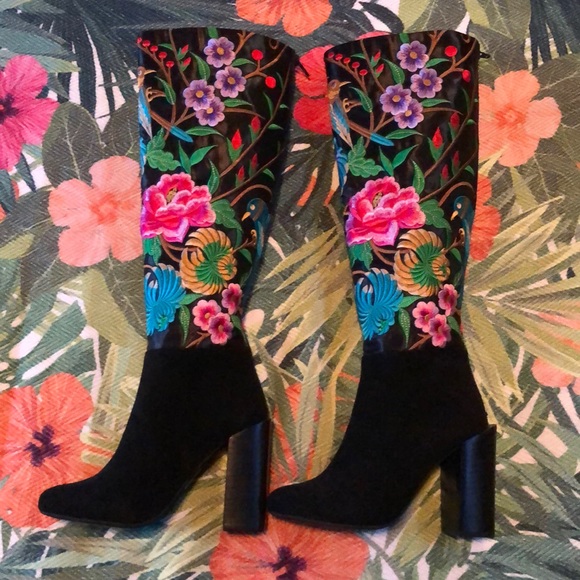 Gorgeous Embroidered Boots - Picture 3 of 4